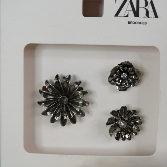 ZARA PACK OF 3 JEWELED FLOWER BROOCHES NWT - Picture 6 of 6